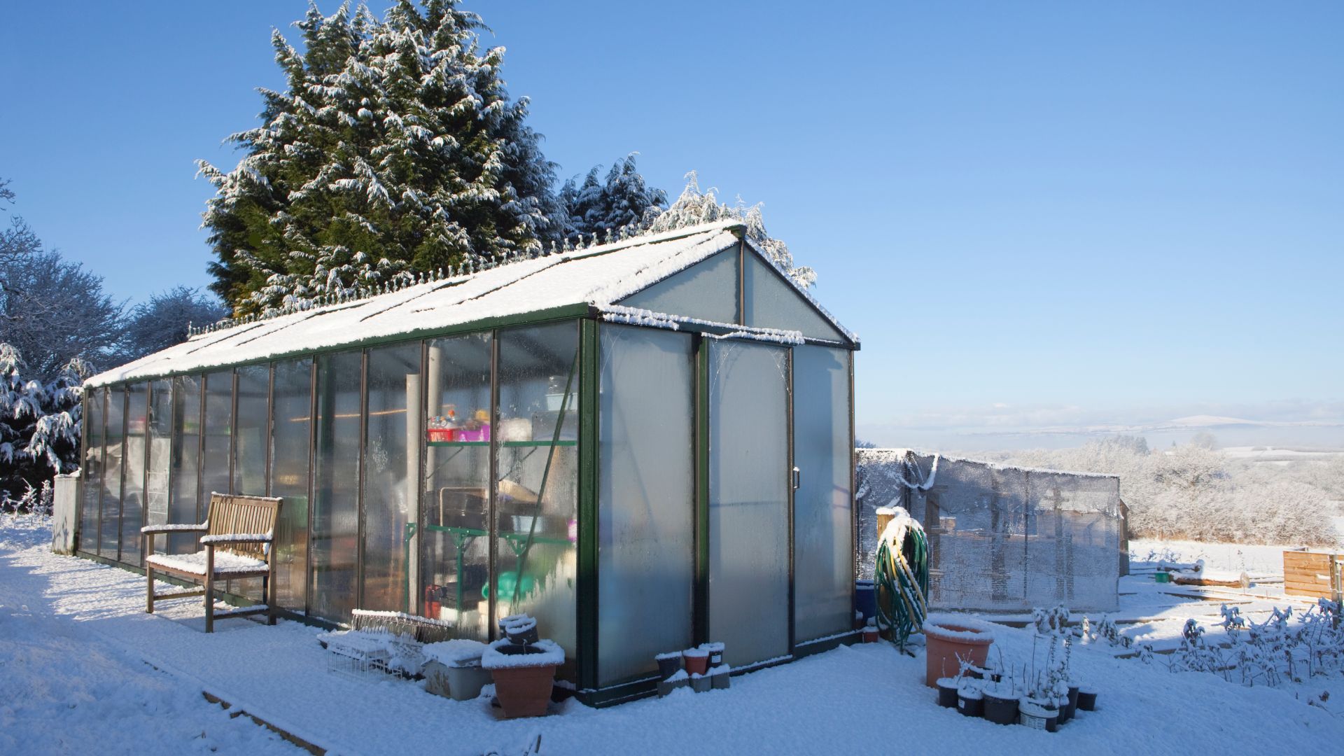 Wintervorbereitung für den Garten: So schützt du Pflanzen und Beete effektiv