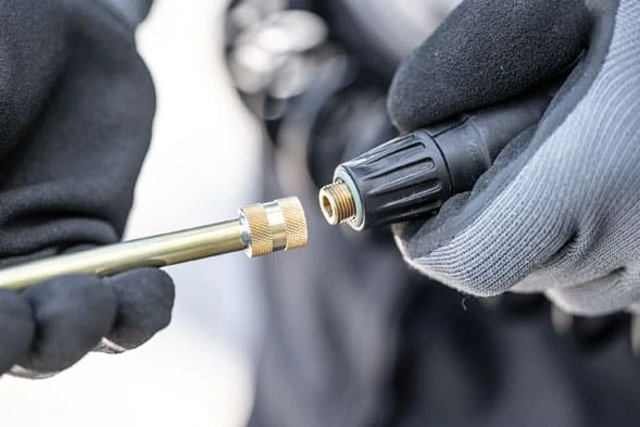 MESTO D&uuml;se wird zusammengeschraubt